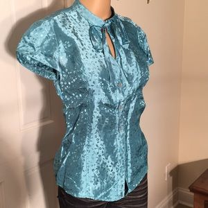 Feminine WOW! Like new beautiful silky blouse!